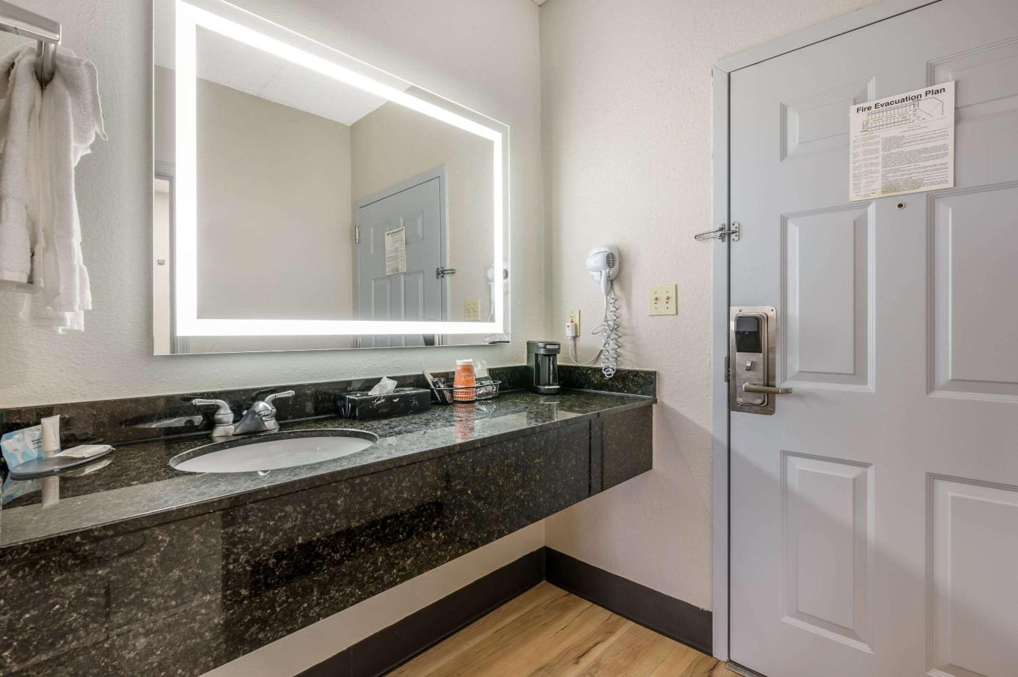 Clarion Pointe Louisville East Екстер'єр фото